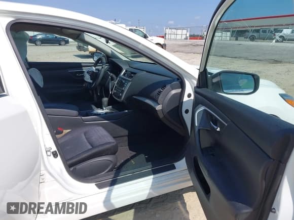 ✅ 2018 Nissan Altima S • VIN: 1N4AL3AP3JC128750 • Lot: 43268222. Wystawiony na IAAI z przebiegiem 50 994 mil. Bezpłatny archiwum sprzedaży aukcyjnych z USA i szczegółowy raport historii pojazdu na DreamBid. Zdjęcie 5.