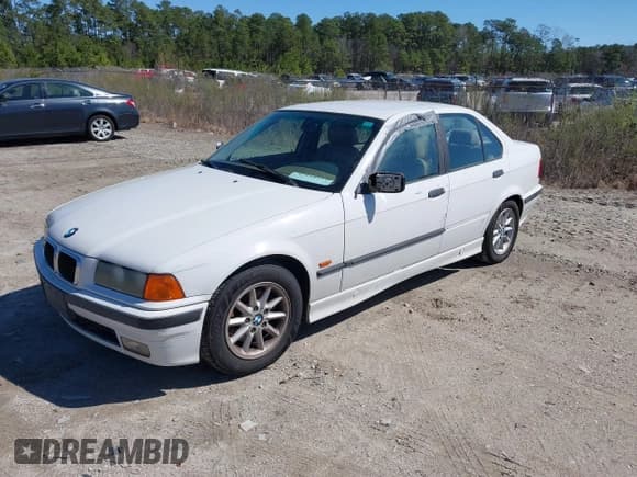 ✅ 1998 BMW 3 Series • VIN: WBACD3321WAV25021 • Лот: 41816517. Опубликован ранее на IAAI с пробегом 224 172 миль. Бесплатный доступ к архиву аукционных продаж из США и подробный отчёт об истории автомобиля на DreamBid. Изображение 2.