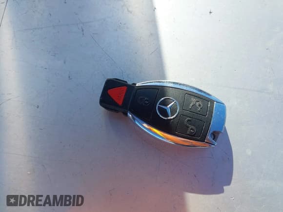 ✅ 2016 Mercedes-Benz C 300 • VIN: 55SWF4JB5GU116112 • Lot: 43551527. Listed on IAAI with 104,951 mi. Free auction sales archive from the USA and detailed vehicle history report at DreamBid. Image 11.