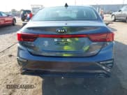 ✅ 2021 Kia Forte LXS • VIN: 3KPF24AD3ME372099 • Lot: 43527362. Wystawiony na IAAI z przebiegiem 77 741 mil. Bezpłatny archiwum sprzedaży aukcyjnych z USA i szczegółowy raport historii pojazdu na DreamBid. Zdjęcie 16.