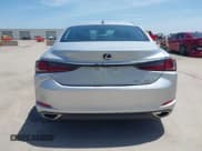 ✅ 2020 Lexus ES 350 Ultra Luxury • VIN: 58ACZ1B1XLU082075 • Lot: 42872222. Wystawiony na IAAI z przebiegiem 22 024 mil. Bezpłatny archiwum sprzedaży aukcyjnych z USA i szczegółowy raport historii pojazdu na DreamBid. Zdjęcie 17.