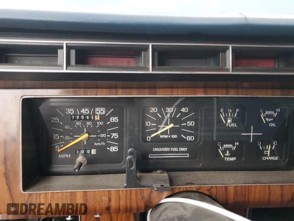 ✅ 1984 Ford F-150 • VIN: 1FTCF15FXEPA40938 • Lot: 93166685. Wystawiony na Copart z przebiegiem 77 541 mil. Bezpłatny archiwum sprzedaży aukcyjnych z USA i szczegółowy raport historii pojazdu na DreamBid. Zdjęcie 9.