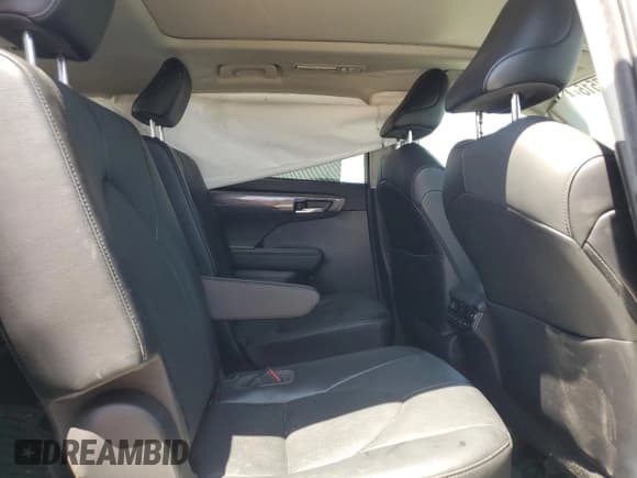 ✅ 2022 Toyota Highlander Hybrid Platinum • VIN: 5TDEBRCH8NS082408 • Lot: 61237515. Listed on Copart with 72,131 mi. Free auction sales archive from the USA and detailed vehicle history report at DreamBid. Image 11.