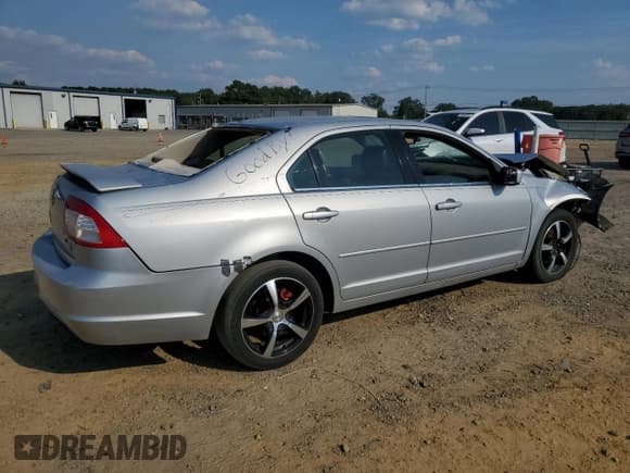 ✅ 2006 Mercury Milan Premier • VIN: 3MEFM08176R611016 • Lot: 70576844. Listed on Copart with Not provided. Free auction sales archive from the USA and detailed vehicle history report at DreamBid. Image 3.