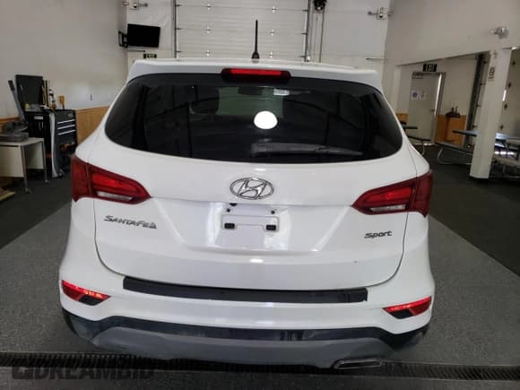 ✅ 2018 Hyundai Santa Fe 2.4L • VIN: 5NMZT3LB2JH088838 • Lot: 57902485. Listed on Copart with 118,294 mi. Free auction sales archive from the USA and detailed vehicle history report at DreamBid. Image 6.