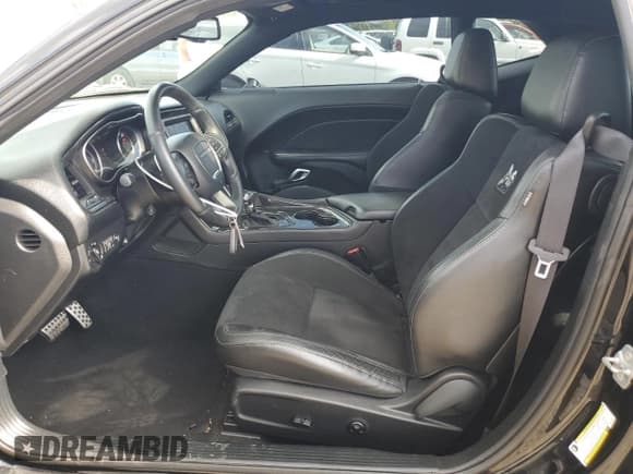 ✅ 2019 Dodge Challenger R/T Scat Pack • VIN: 2C3CDZFJ7KH618537 • Lot: 66770494. Wystawiony na Copart z przebiegiem 42 888 mil. Bezpłatny archiwum sprzedaży aukcyjnych z USA i szczegółowy raport historii pojazdu na DreamBid. Zdjęcie 7.