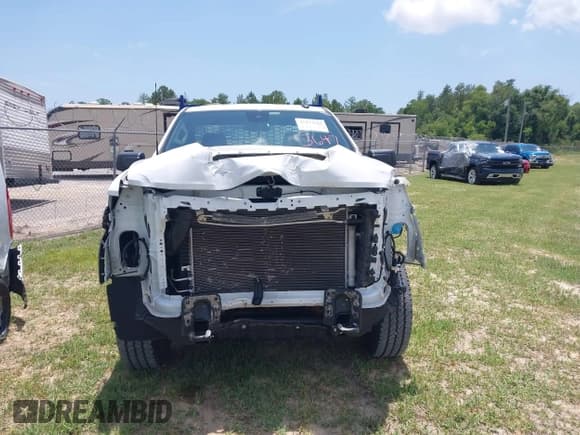 ✅ 2024 Chevrolet Silverado 2500HD • VIN: 1GB0WLE7XRF169799 • Lot: 42273647. Wystawiony na IAAI z przebiegiem 4 552 mil. Bezpłatny archiwum sprzedaży aukcyjnych z USA i szczegółowy raport historii pojazdu na DreamBid. Zdjęcie 13.