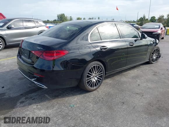 ✅ 2023 Mercedes-Benz C 300 • VIN: W1KAF4GB0PR070191 • Лот: 43621530. Опубликован ранее на IAAI с пробегом 35 749 миль. Бесплатный доступ к архиву аукционных продаж из США и подробный отчёт об истории автомобиля на DreamBid. Изображение 4.
