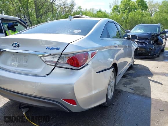 ✅ 2014 Hyundai Sonata Limited • VIN: KMHEC4A41EA117041 • Lot: 42094955. Wystawiony na IAAI z przebiegiem 102 557 mil. Bezpłatny archiwum sprzedaży aukcyjnych z USA i szczegółowy raport historii pojazdu na DreamBid. Zdjęcie 17.