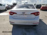 ✅ 2017 Hyundai Sonata SE • VIN: 5NPE24AF6HH571002 • Лот: 70598422. Опубликован ранее на Copart с пробегом Не указан. Бесплатный доступ к архиву аукционных продаж из США и подробный отчёт об истории автомобиля на DreamBid. Изображение 6.