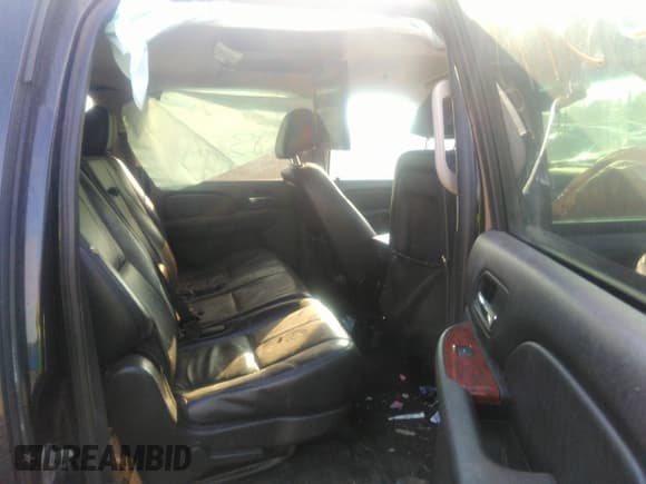 ✅ 2011 Chevrolet Suburban LT • VIN: 1GNSKJE32BR328845 • Lot: 43211739. Listed on IAAI with 196,574 mi. Free auction sales archive from the USA and detailed vehicle history report at DreamBid. Image 8.