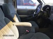 ✅ 1998 Chevrolet S-10 • VIN: 1GCCS1441WK230265 • Lot: 43668946. Wystawiony na IAAI z przebiegiem 170 162 mil. Bezpłatny archiwum sprzedaży aukcyjnych z USA i szczegółowy raport historii pojazdu na DreamBid. Zdjęcie 5.