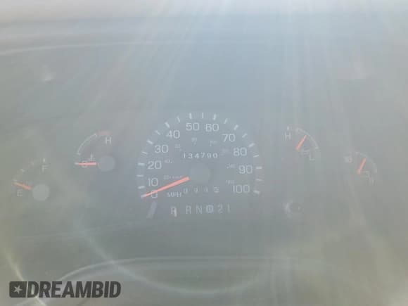 ✅ 2000 Ford Econoline Passenger XL • VIN: 1FBSS31L5YHA97193 • Lot: 49145725. Listed on Copart with 134,790 mi. Free auction sales archive from the USA and detailed vehicle history report at DreamBid. Image 9.