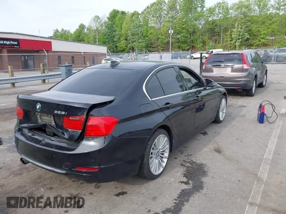 ✅ 2015 BMW 3 Series 328i • VIN: WBA3A5G53FNS86430 • Lot: 42097026. Wystawiony na IAAI z przebiegiem Nie podano. Bezpłatny archiwum sprzedaży aukcyjnych z USA i szczegółowy raport historii pojazdu na DreamBid. Zdjęcie 4.