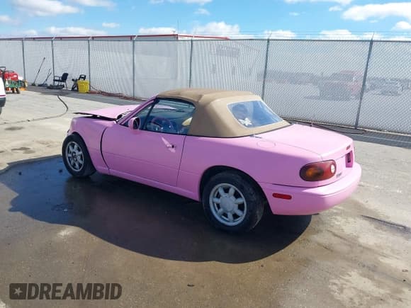 ✅ 1993 Mazda MX-5 Miata • VIN: JM1NA3519P1418681 • Lot: 41741615. Wystawiony na IAAI z przebiegiem 115 379 mil. Bezpłatny archiwum sprzedaży aukcyjnych z USA i szczegółowy raport historii pojazdu na DreamBid. Zdjęcie 3.