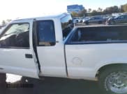 ✅ 2001 Chevrolet S-10 LS • VIN: 1GCCS195X1K143328 • Лот: 41420982. Опубликован ранее на IAAI с пробегом 282 852 миль. Бесплатный доступ к архиву аукционных продаж из США и подробный отчёт об истории автомобиля на DreamBid. Изображение 14.