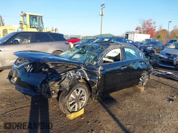 ✅ 2017 Nissan Altima SL • VIN: 1N4AL3AP9HC270756 • Lot: 43613163. Listed on IAAI with 230,331 mi. Free auction sales archive from the USA and detailed vehicle history report at DreamBid. Image 2.