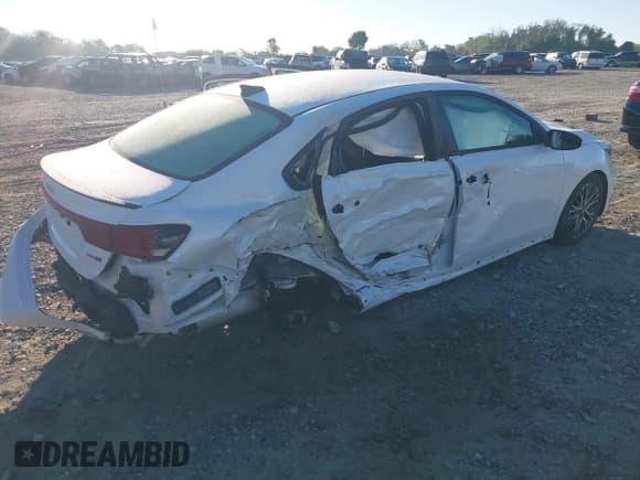 ✅ 2024 Kia Forte GT-Line • VIN: 3KPF54AD8RE737553 • Lot: 43431336. Listed on IAAI with 9,612 mi. Free auction sales archive from the USA and detailed vehicle history report at DreamBid. Image 4.