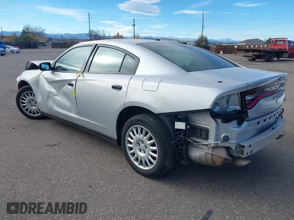 ✅ 2019 Dodge Charger Police • VIN: 2C3CDXKTXKH647834 • Lot: 43662312. Wystawiony na IAAI z przebiegiem 85 348 mil. Bezpłatny archiwum sprzedaży aukcyjnych z USA i szczegółowy raport historii pojazdu na DreamBid. Zdjęcie 3.