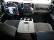 ✅ 2021 Chevrolet Silverado 1500 Custom • VIN: 3GCPYBEK1MG330261 • Lot: 77528044. Wystawiony na Copart z przebiegiem 46 753 mil. Bezpłatny archiwum sprzedaży aukcyjnych z USA i szczegółowy raport historii pojazdu na DreamBid. Zdjęcie 8.