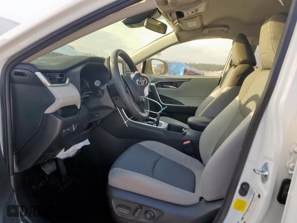 ✅ 2022 Toyota RAV4 Hybrid XLE • VIN: JTMRWRFV5ND566233 • Lot: 70844765. Wystawiony na Copart z przebiegiem 24 111 mil. Bezpłatny archiwum sprzedaży aukcyjnych z USA i szczegółowy raport historii pojazdu na DreamBid. Zdjęcie 7.