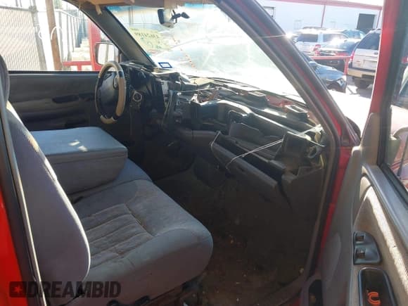 ✅ 1997 Dodge 1500 • VIN: 3B7HC13Y7VG826767 • Lot: 43624189. Wystawiony na IAAI z przebiegiem 255 118 mil. Bezpłatny archiwum sprzedaży aukcyjnych z USA i szczegółowy raport historii pojazdu na DreamBid. Zdjęcie 5.