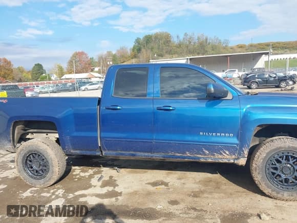 ✅ 2017 Chevrolet Silverado 1500 LT • VIN: 1GCVKREC2HZ235921 • Lot: 43468410. Wystawiony na IAAI z przebiegiem 131 060 mil. Bezpłatny archiwum sprzedaży aukcyjnych z USA i szczegółowy raport historii pojazdu na DreamBid. Zdjęcie 14.