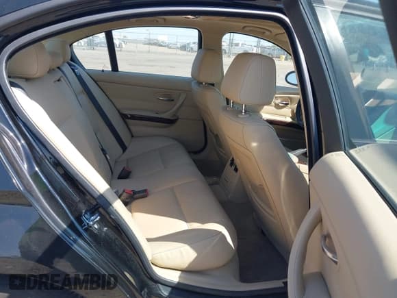 ✅ 2007 BMW 3 Series 328i • VIN: WBAVC53507FZ72381 • Lot: 42973263. Wystawiony na IAAI z przebiegiem 76 598 mil. Bezpłatny archiwum sprzedaży aukcyjnych z USA i szczegółowy raport historii pojazdu na DreamBid. Zdjęcie 8.