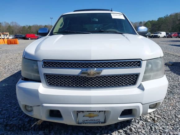 ✅ 2011 Chevrolet Suburban LT • VIN: 1GNSCJE05BR357775 • Lot: 41807667. Wystawiony na IAAI z przebiegiem 327 313 mil. Bezpłatny archiwum sprzedaży aukcyjnych z USA i szczegółowy raport historii pojazdu na DreamBid. Zdjęcie 12.