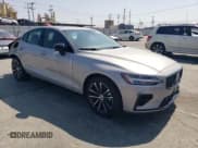 ✅ 2024 Volvo S60 Plus Dark Theme • VIN: 7JRH60FL1RG296171 • Lot: 71429464. Wystawiony na Copart z przebiegiem 3 178 mil. Bezpłatny archiwum sprzedaży aukcyjnych z USA i szczegółowy raport historii pojazdu na DreamBid. Zdjęcie 4.