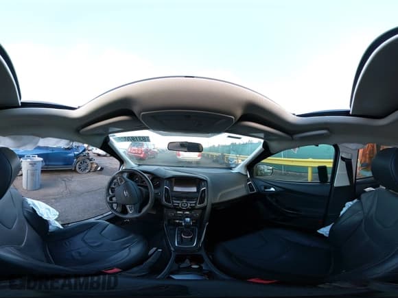 ✅ 2018 Ford Focus Titanium • VIN: 1FADP3J20JL216872 • Lot: 93197025. Wystawiony na Copart z przebiegiem 30 726 mil. Bezpłatny archiwum sprzedaży aukcyjnych z USA i szczegółowy raport historii pojazdu na DreamBid. Zdjęcie 14.