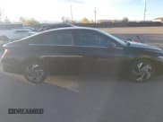 ✅ 2025 Hyundai Elantra Limited • VIN: KMHLP4DG1SU027738 • Lot: 43643629. Wystawiony na IAAI z przebiegiem 9 854 mil. Bezpłatny archiwum sprzedaży aukcyjnych z USA i szczegółowy raport historii pojazdu na DreamBid. Zdjęcie 13.