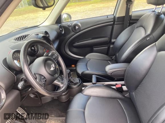 ✅ 2015 MINI Countryman S • VIN: WMWZC5C56FWP44644 • Lot: 74400054. Wystawiony na Copart z przebiegiem 138 116 mil. Bezpłatny archiwum sprzedaży aukcyjnych z USA i szczegółowy raport historii pojazdu na DreamBid. Zdjęcie 9.