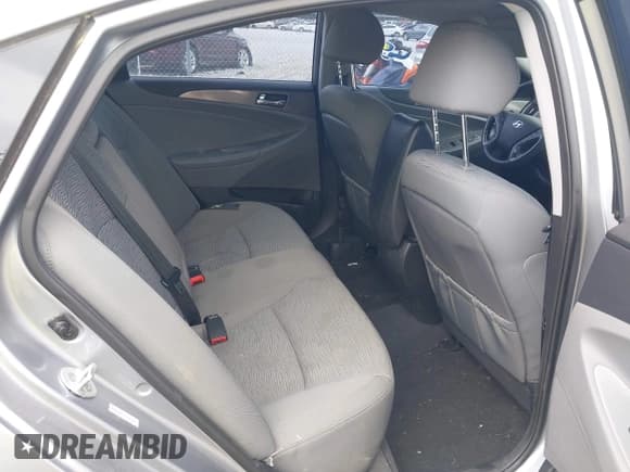 ✅ 2014 Hyundai Sonata Limited • VIN: KMHEC4A48EA116629 • Lot: 42070212. Wystawiony na IAAI z przebiegiem 95 295 mil. Bezpłatny archiwum sprzedaży aukcyjnych z USA i szczegółowy raport historii pojazdu na DreamBid. Zdjęcie 8.