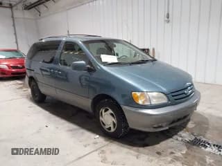 ✅ 2002 Toyota Sienna LE • VIN: 4T3ZF13C92U461360 • Lot: 43853010. Listed on IAAI with 193,688 mi. Free auction sales archive from the USA and detailed vehicle history report at DreamBid. Image 1.