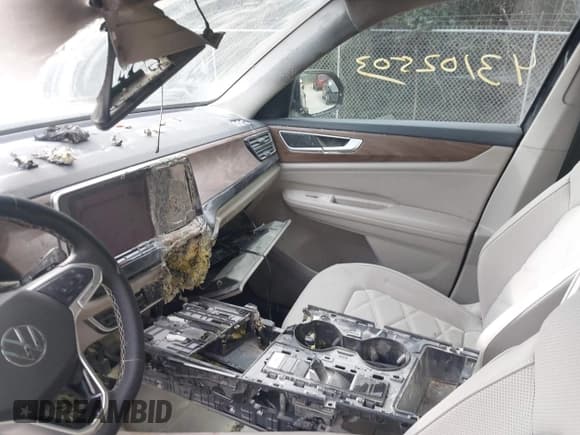 ✅ 2024 Volkswagen Atlas SE • VIN: 1V2JR2CAXRC616681 • Lot: 43102503. Wystawiony na IAAI z przebiegiem Nie podano. Bezpłatny archiwum sprzedaży aukcyjnych z USA i szczegółowy raport historii pojazdu na DreamBid. Zdjęcie 6.