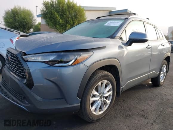 ✅ 2023 Toyota Corolla Cross LE • VIN: 7MUCAABG5PV045801 • Lot: 43504678. Wystawiony na IAAI z przebiegiem 24 996 mil. Bezpłatny archiwum sprzedaży aukcyjnych z USA i szczegółowy raport historii pojazdu na DreamBid. Zdjęcie 20.