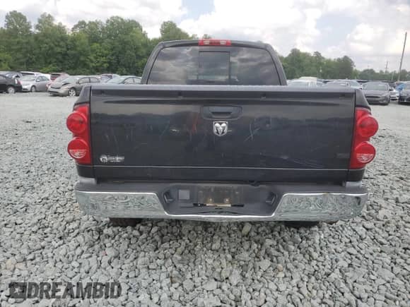 2007 Dodge 1500 ST z VIN 1D7HA18K07J603939, wystawiony jako Copart lot #63998025 z przebiegiem 123 228 mil mil oraz Szkoda całkowita • Salvage title. Historia ofert i sprzedaży dostępna na DreamBid. Obrazek 6.