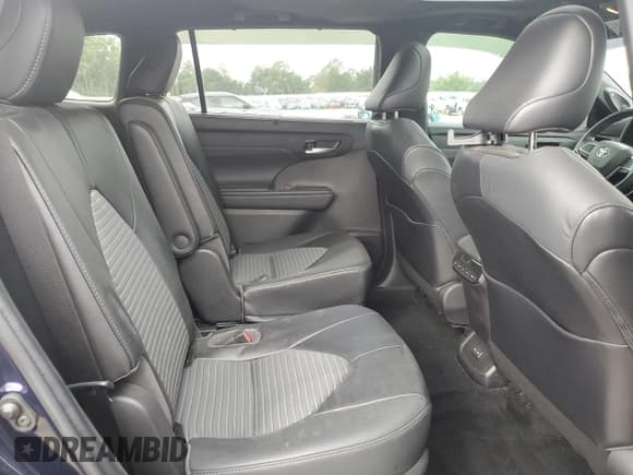 ✅ 2022 Toyota Highlander XSE • VIN: 5TDJZRBH7NS180891 • Lot: 83933305. Listed on Copart with 45,134 mi. Free auction sales archive from the USA and detailed vehicle history report at DreamBid. Image 11.
