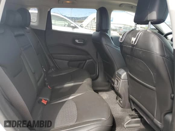 ✅ 2019 Jeep Compass Altitude • VIN: 3C4NJDBBXKT828006 • Lot: 80019605. Wystawiony na Copart z przebiegiem 67 031 mil. Bezpłatny archiwum sprzedaży aukcyjnych z USA i szczegółowy raport historii pojazdu na DreamBid. Zdjęcie 11.