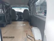 ✅ 2006 Ford Econoline Passenger XL • VIN: 1FBNE31L06DA60402 • Lot: 43663833. Wystawiony na IAAI z przebiegiem 118 178 mil. Bezpłatny archiwum sprzedaży aukcyjnych z USA i szczegółowy raport historii pojazdu na DreamBid. Zdjęcie 8.