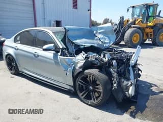 ✅ 2018 BMW M3 • VIN: WBS8M9C54J5J78798 • Lot: 42328431. Wystawiony na IAAI z przebiegiem 84 579 mil. Bezpłatny archiwum sprzedaży aukcyjnych z USA i szczegółowy raport historii pojazdu na DreamBid. Zdjęcie 1.