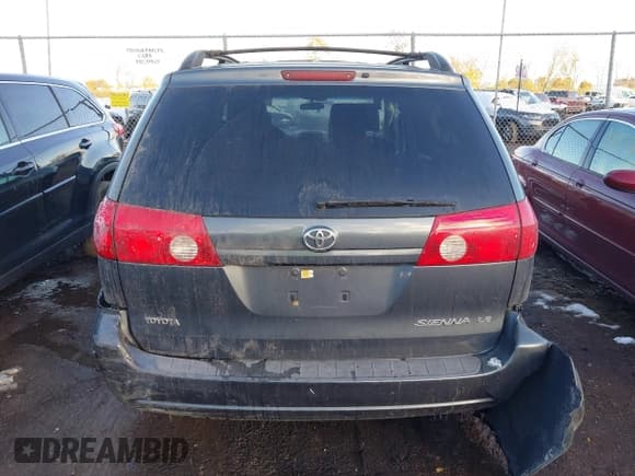 ✅ 2009 Toyota Sienna CE • VIN: 5TDZK23C69S270122 • Lot: 43625978. Listed on IAAI with 307,100 mi. Free auction sales archive from the USA and detailed vehicle history report at DreamBid. Image 17.