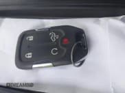 ✅ 2019 Chevrolet Silverado 1500 High Country • VIN: 3GCUYHEL4KG127750 • Lot: 43215730. Wystawiony na IAAI z przebiegiem 100 824 mil. Bezpłatny archiwum sprzedaży aukcyjnych z USA i szczegółowy raport historii pojazdu na DreamBid. Zdjęcie 11.