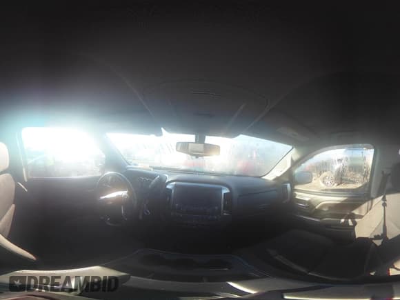 ✅ 2018 Chevrolet Silverado 1500 LT • VIN: 2GCVKREC8J1102806 • Lot: 43322949. Wystawiony na IAAI z przebiegiem 87 263 mil. Bezpłatny archiwum sprzedaży aukcyjnych z USA i szczegółowy raport historii pojazdu na DreamBid. Zdjęcie 19.