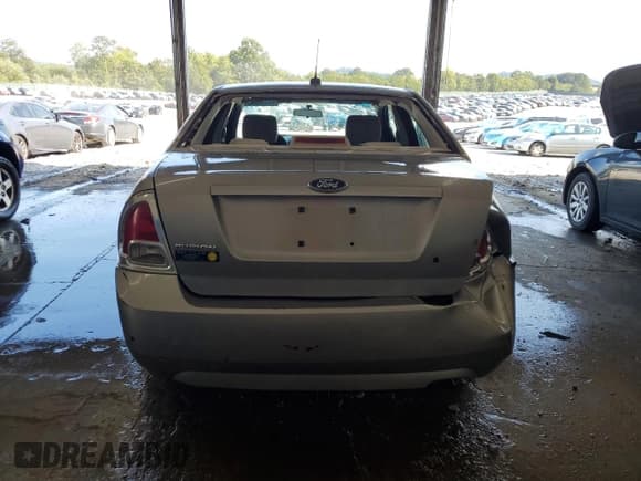 ✅ 2008 Ford Fusion S • VIN: 3FAHP06Z48R104285 • Lot: 72036685. Wystawiony na Copart z przebiegiem 121 428 mil. Bezpłatny archiwum sprzedaży aukcyjnych z USA i szczegółowy raport historii pojazdu na DreamBid. Zdjęcie 6.