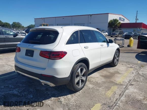 ✅ 2021 Mercedes-Benz GLC 300 • VIN: W1N0G8DB1MF926165 • Lot: 43436040. Listed on IAAI with 51,861 mi. Free auction sales archive from the USA and detailed vehicle history report at DreamBid. Image 4.