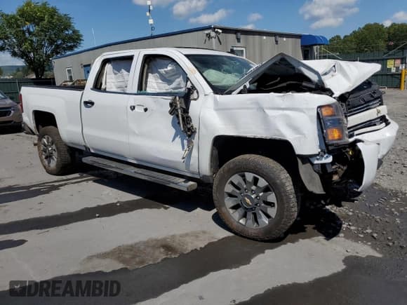 ✅ 2019 Chevrolet Silverado 2500HD LTZ • VIN: 1GC1KTEY7KF125723 • Lot: 71325495. Wystawiony na Copart z przebiegiem Nie podano. Bezpłatny archiwum sprzedaży aukcyjnych z USA i szczegółowy raport historii pojazdu na DreamBid. Zdjęcie 4.