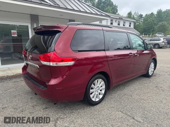 ✅ 2013 Toyota Sienna XLE • VIN: 5TDDK3DC3DS058382 • Lot: 61403895. Wystawiony na Copart z przebiegiem 276 065 mil. Bezpłatny archiwum sprzedaży aukcyjnych z USA i szczegółowy raport historii pojazdu na DreamBid. Zdjęcie 4.