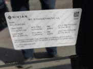 ✅ 2025 Rivian R1S Adventure • VIN: 7PDSGBBA1SN073415 • Lot: 43064933. Wystawiony na IAAI z przebiegiem 4 060 mil. Bezpłatny archiwum sprzedaży aukcyjnych z USA i szczegółowy raport historii pojazdu na DreamBid. Zdjęcie 9.